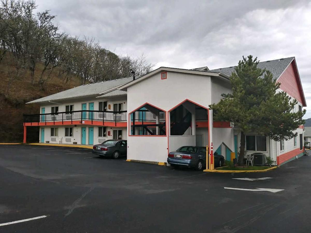 Howard Johnson By Wyndham Roseburg Eksteriør billede